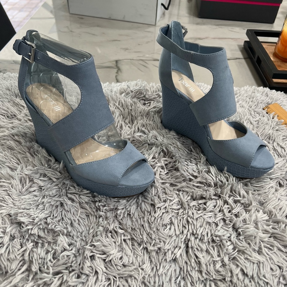 New never worn bar III blue wedge